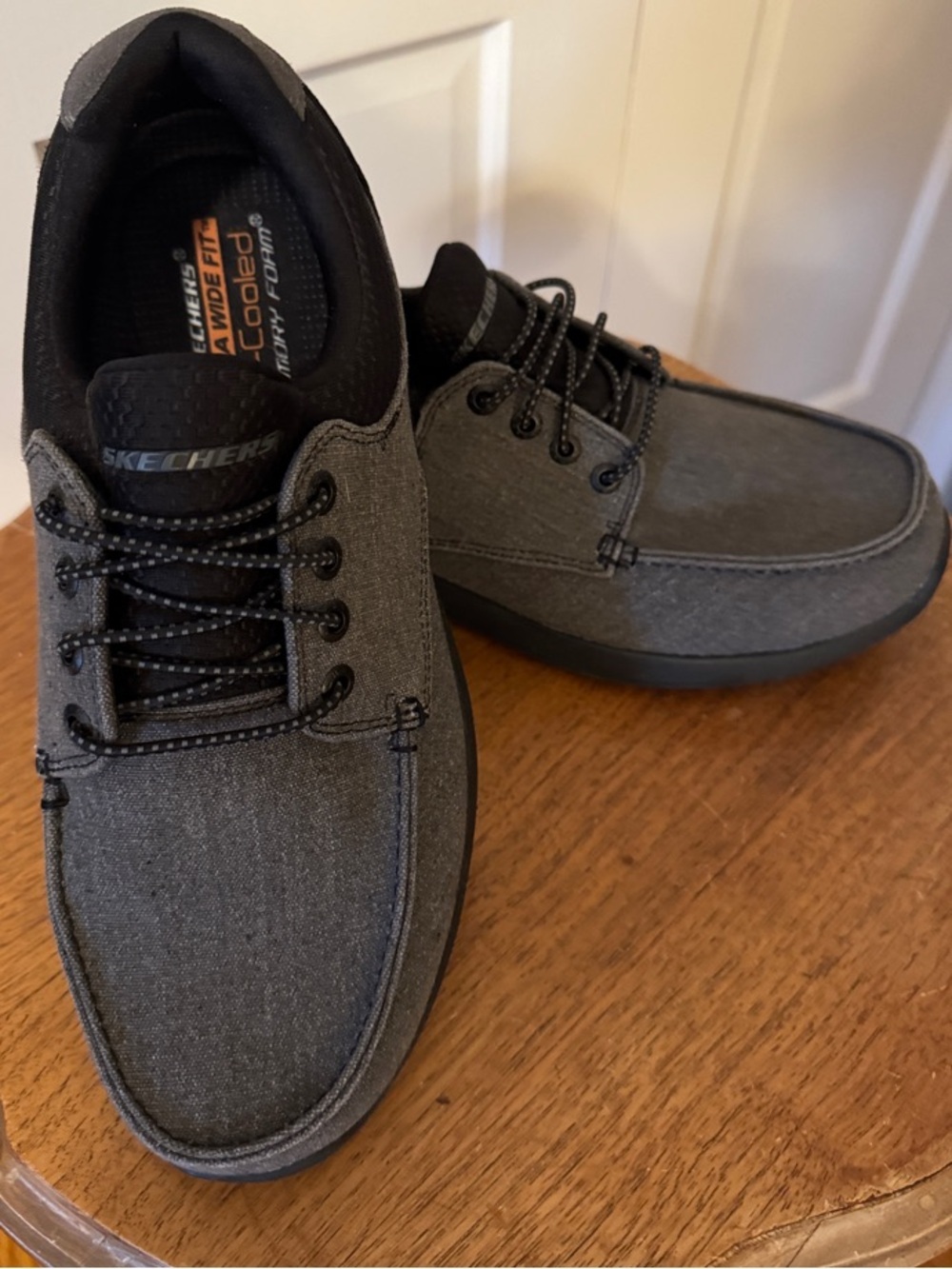 Men's Skechers Brand New W/O Tag Casual Slip-On Style Loafers in Charcoal Gray